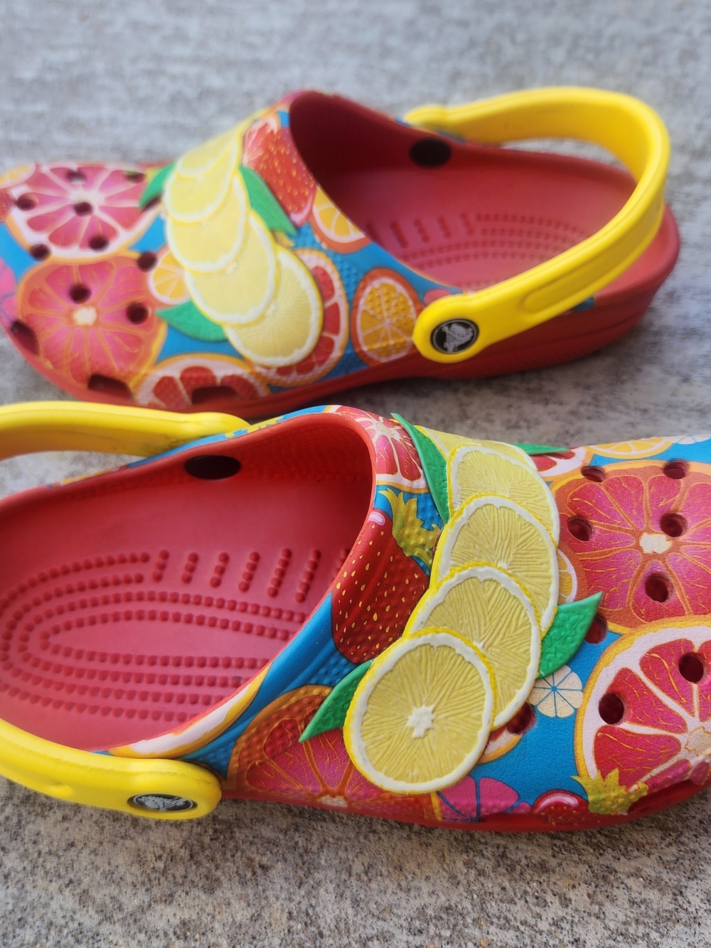 Crocs Classic Fruit II Clogs, Hard To Find, All Over Fruit Citrus, 3D Lemons W8‎